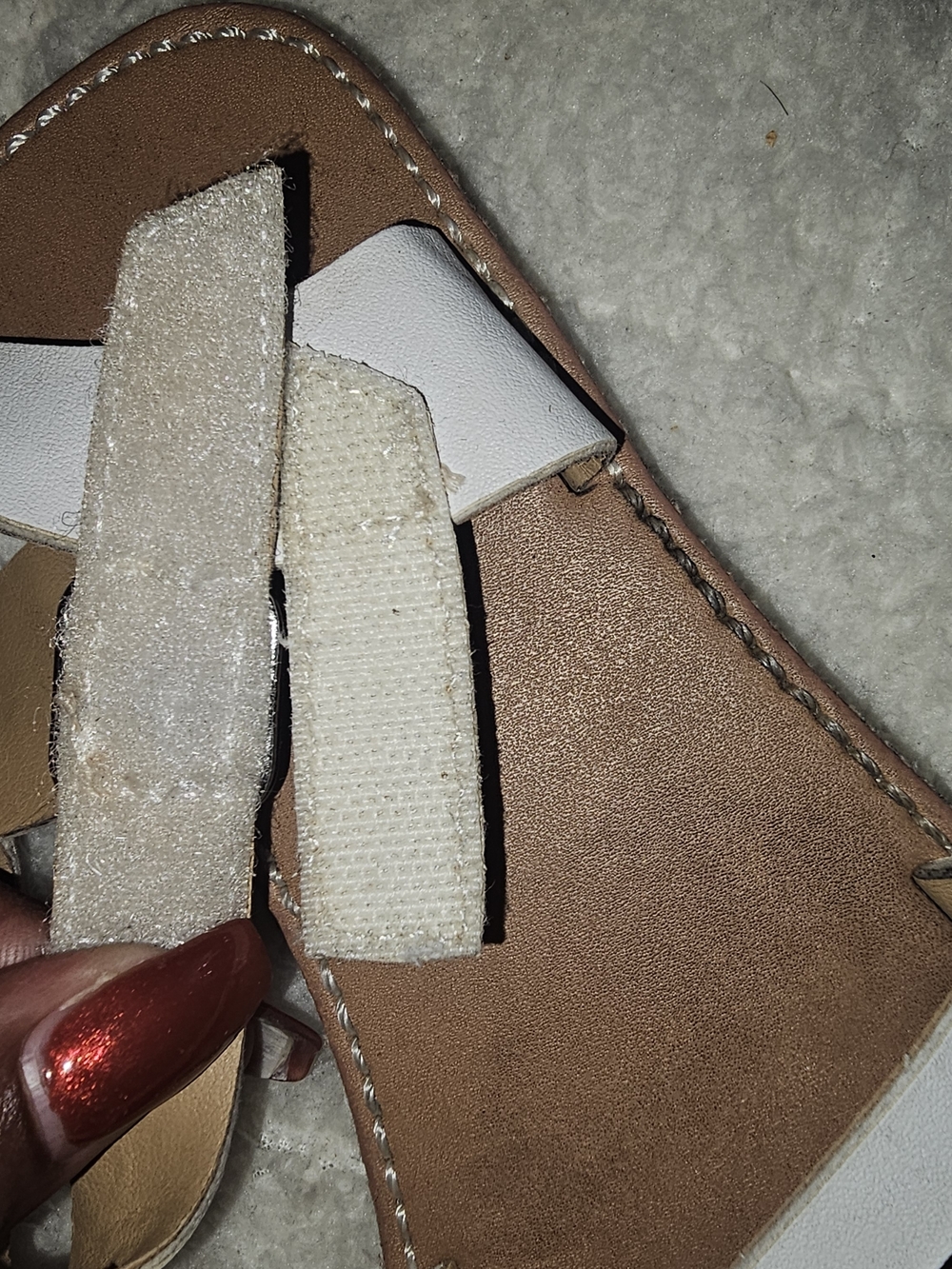 White Floral Girls' Sandals with Velcro Strap - Picture 5 of 6